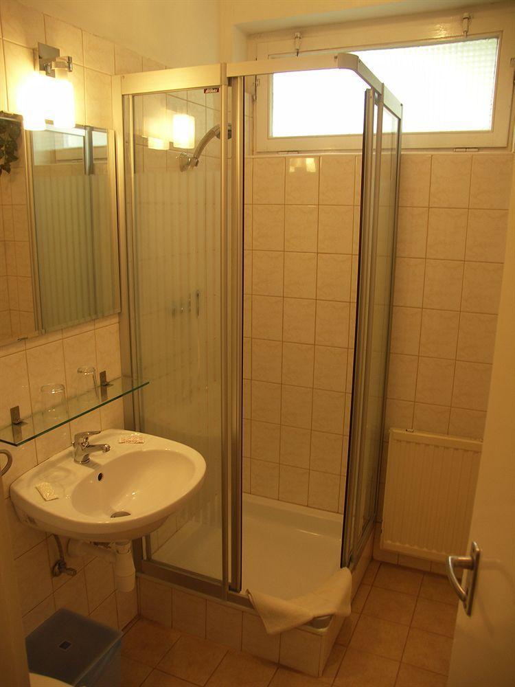 Carmen Pension Budapest Luaran gambar