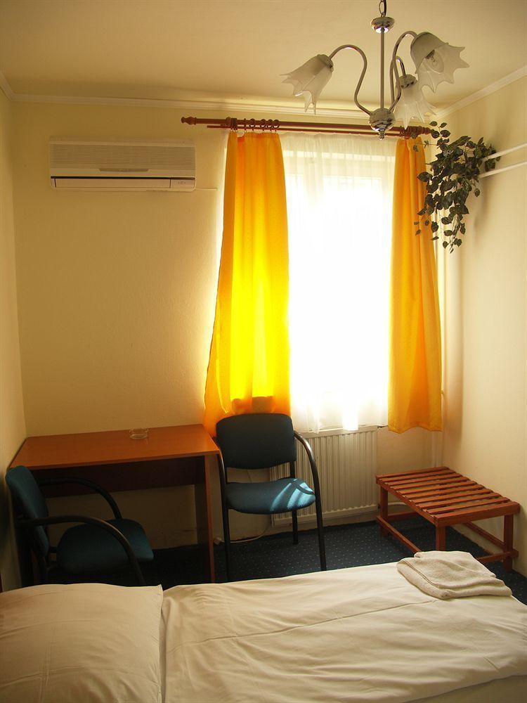 Carmen Pension Budapest Luaran gambar
